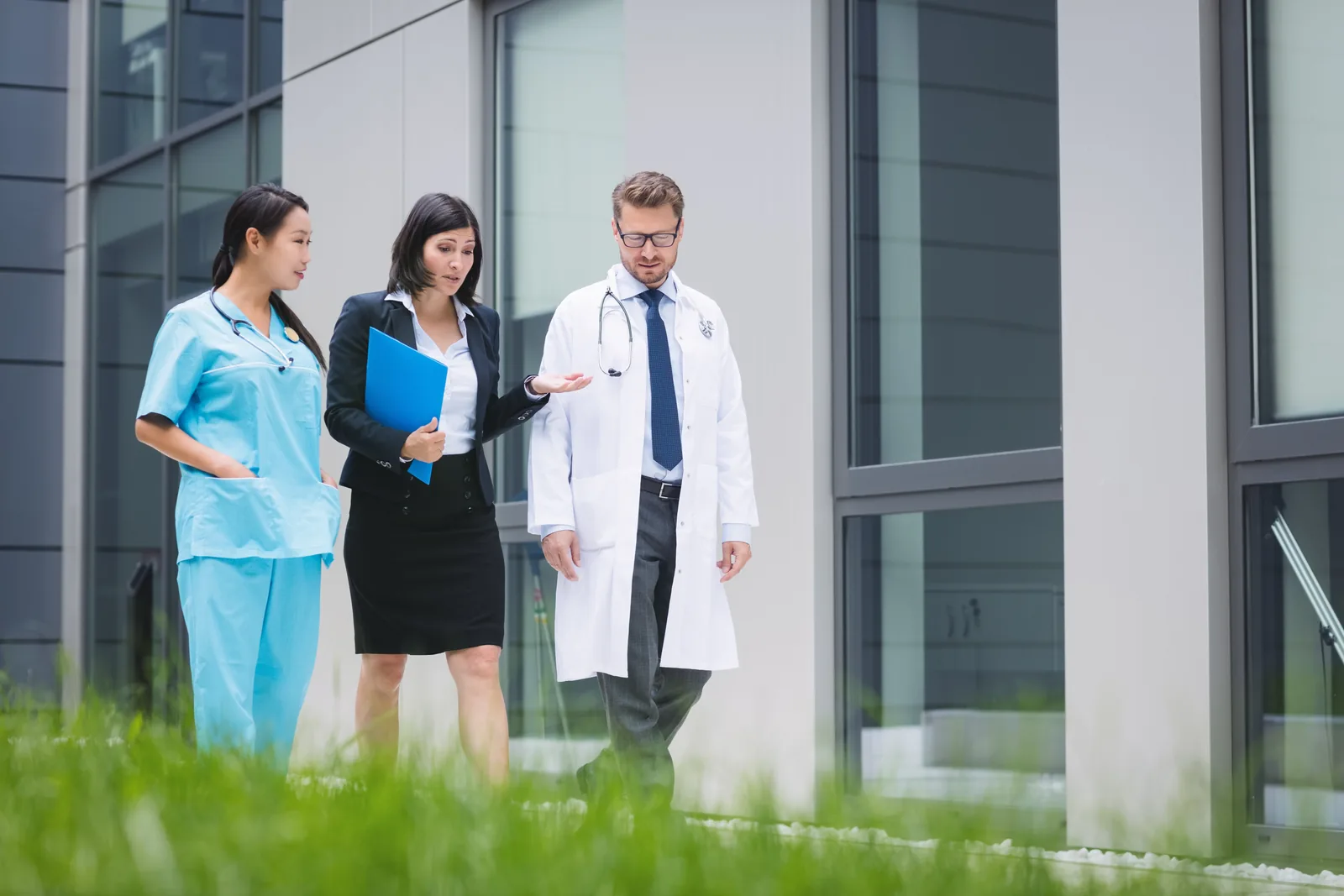 The medical team walking while discussion